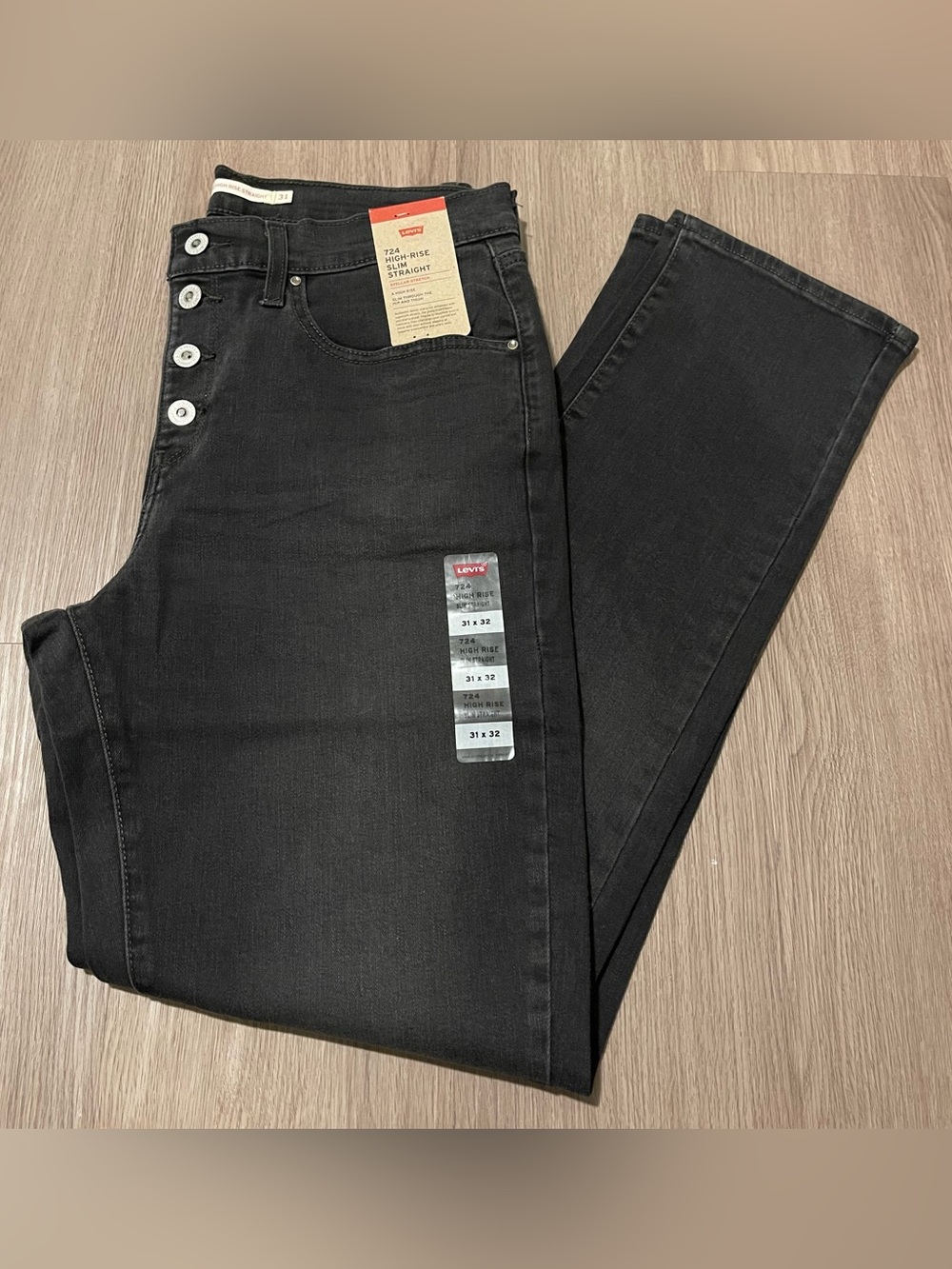 NWT Women’s Levi’s 724 High-Rise Slim Straight Jeans Size 31x32